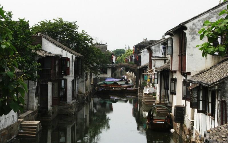 县委书记任职后政府债务暴增195倍 出镜忏悔时落泪:忘了父亲的重托